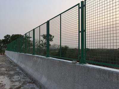 橋梁防拋網(wǎng)圍欄 橋梁防拋網(wǎng)圍欄